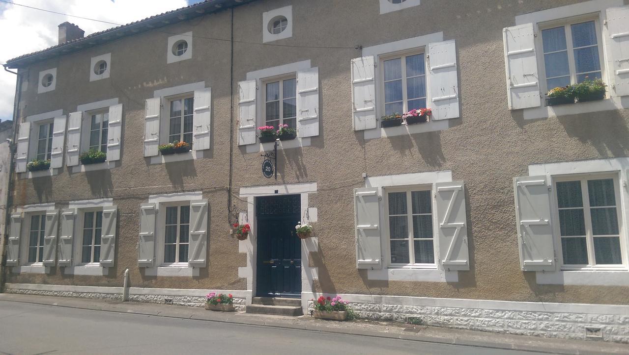 Bed and Breakfast Vingt Grand Rue Champagne-Mouton Экстерьер фото